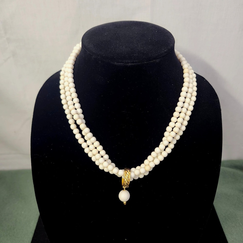 1950s Vintage Faux Pearl Collar Necklace 3 Strand Gold Ring with Goldtone Clasp